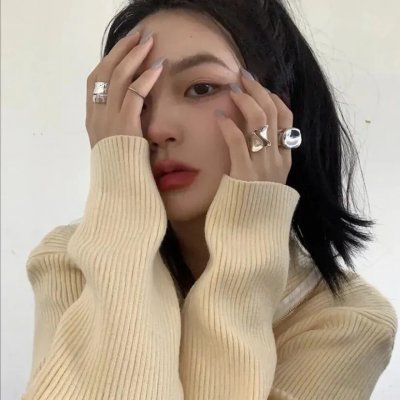 她来到我身边